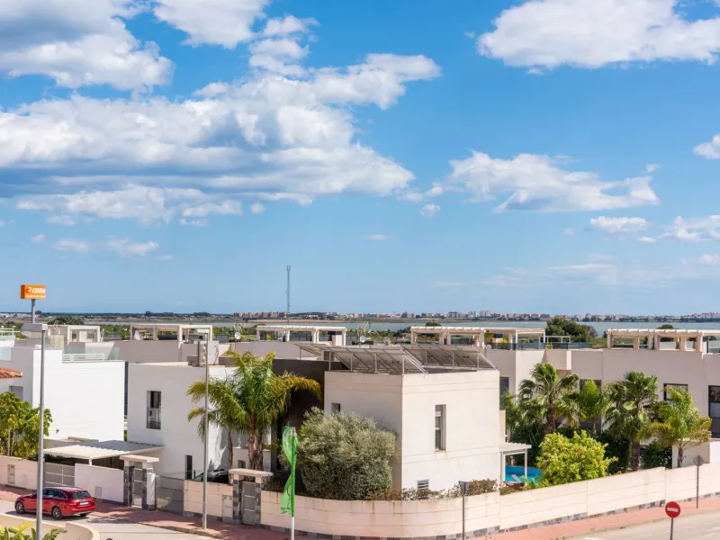 Современная вилла готовая к заселению в Los Montesinos, Alicante