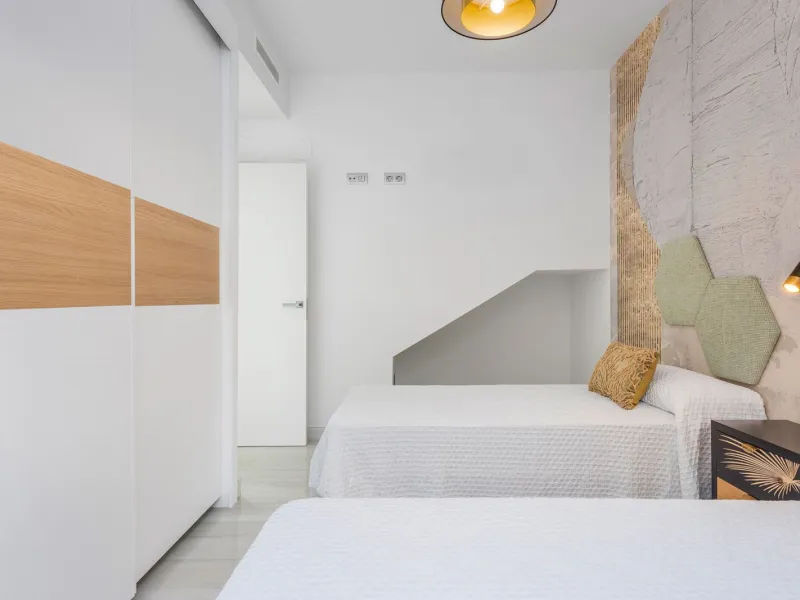 Современная вилла готовая к заселению в Los Montesinos, Alicante