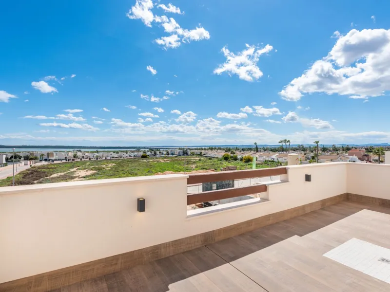 Современная вилла готовая к заселению в Los Montesinos, Alicante