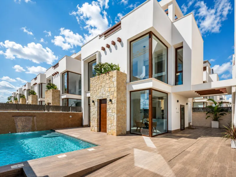 Современная вилла готовая к заселению в Los Montesinos, Alicante