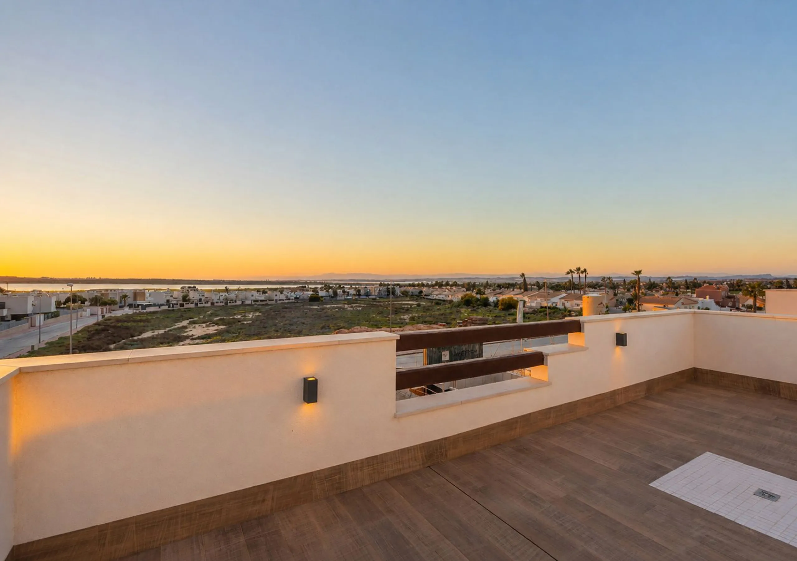 Современная вилла готовая к заселению в Los Montesinos, Alicante