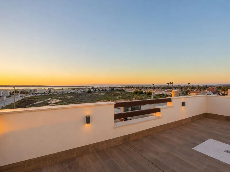 Современная вилла готовая к заселению в Los Montesinos, Alicante