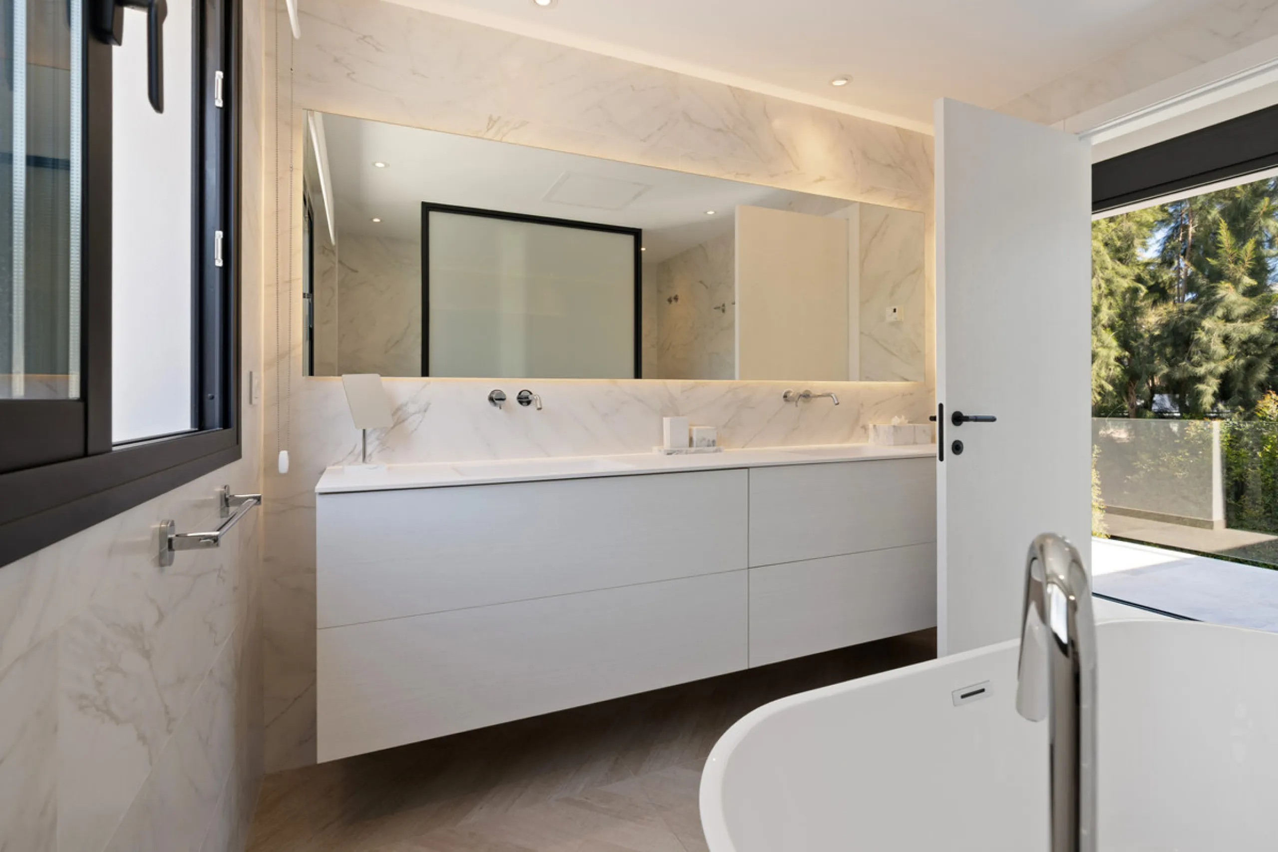 Introducing this fully renovated villa, ideally situated on a quiet cul-de-sac in the highly sought-after area of Las Brisas, just a short walk from Las Brisas Golf Club.