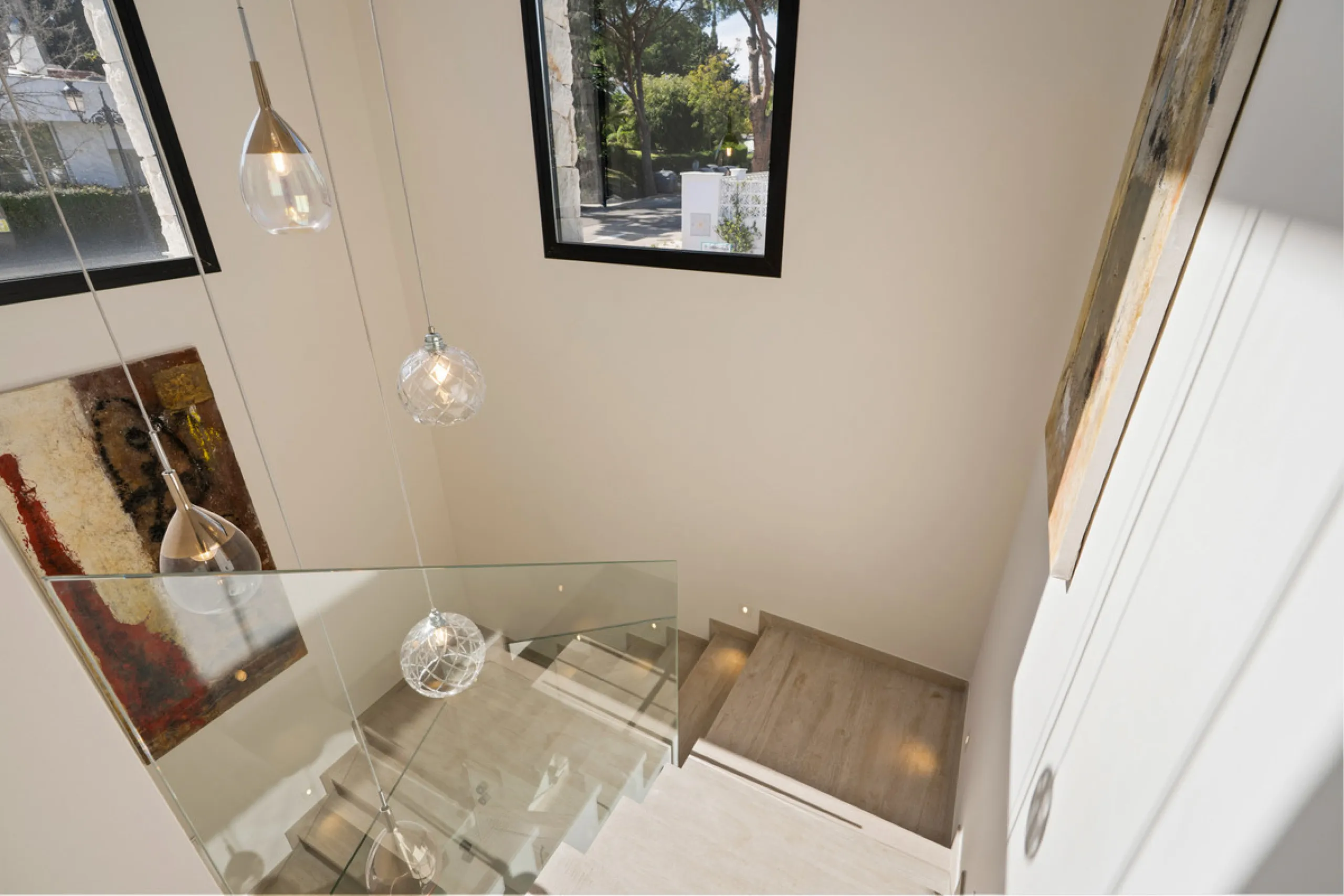 Introducing this fully renovated villa, ideally situated on a quiet cul-de-sac in the highly sought-after area of Las Brisas, just a short walk from Las Brisas Golf Club.