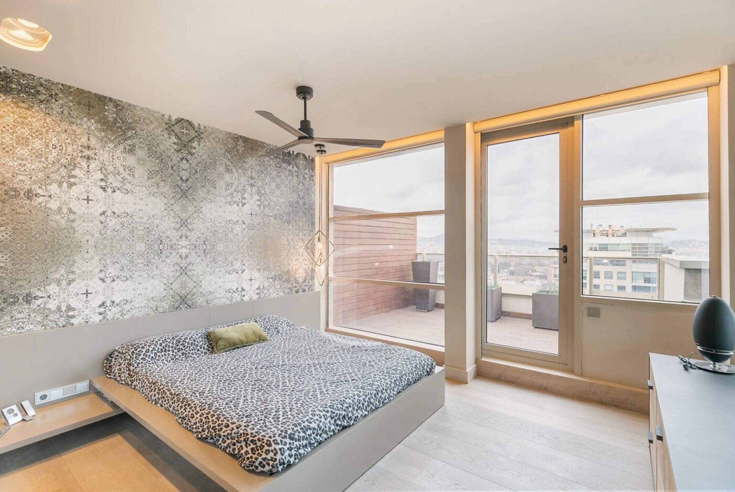 Duplex Penthouse with Terraces and Panoramic Views in the Illa del Llac Complex, Diagonal Mar, Barcelona