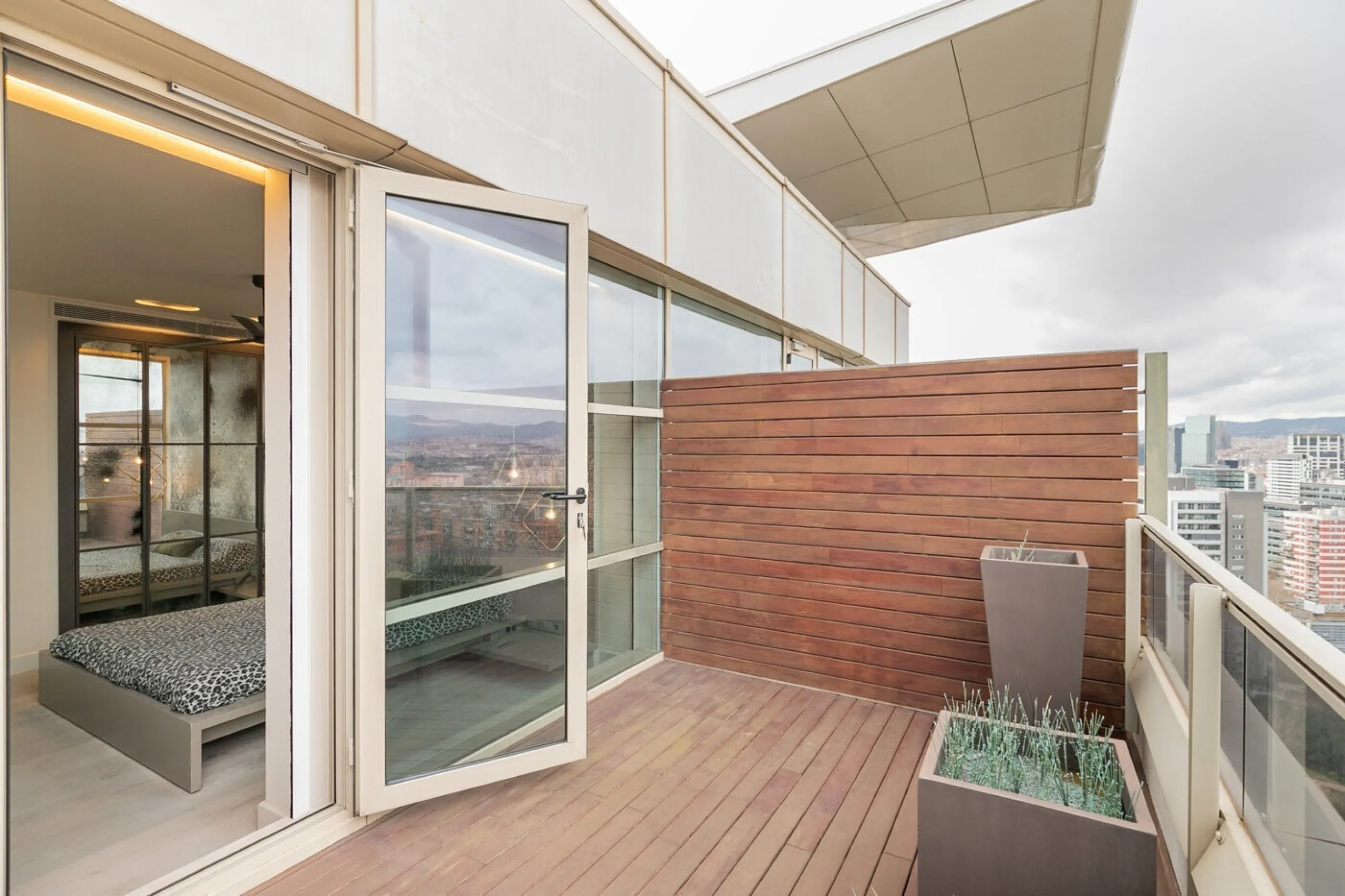 Duplex Penthouse with Terraces and Panoramic Views in the Illa del Llac Complex, Diagonal Mar, Barcelona