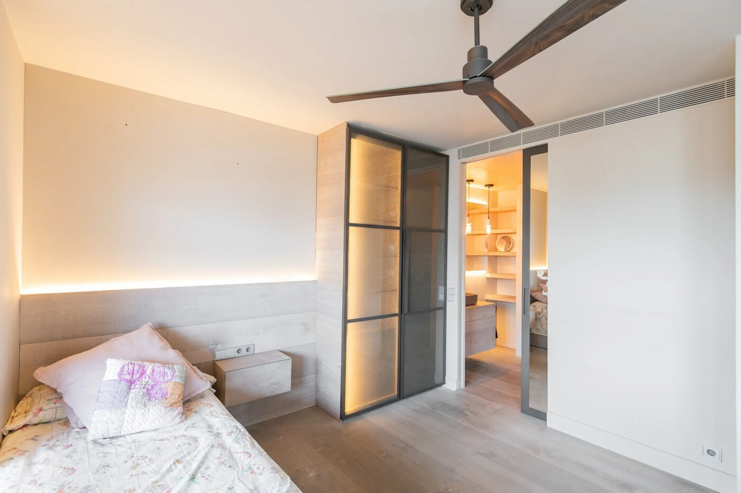 Duplex Penthouse with Terraces and Panoramic Views in the Illa del Llac Complex, Diagonal Mar, Barcelona