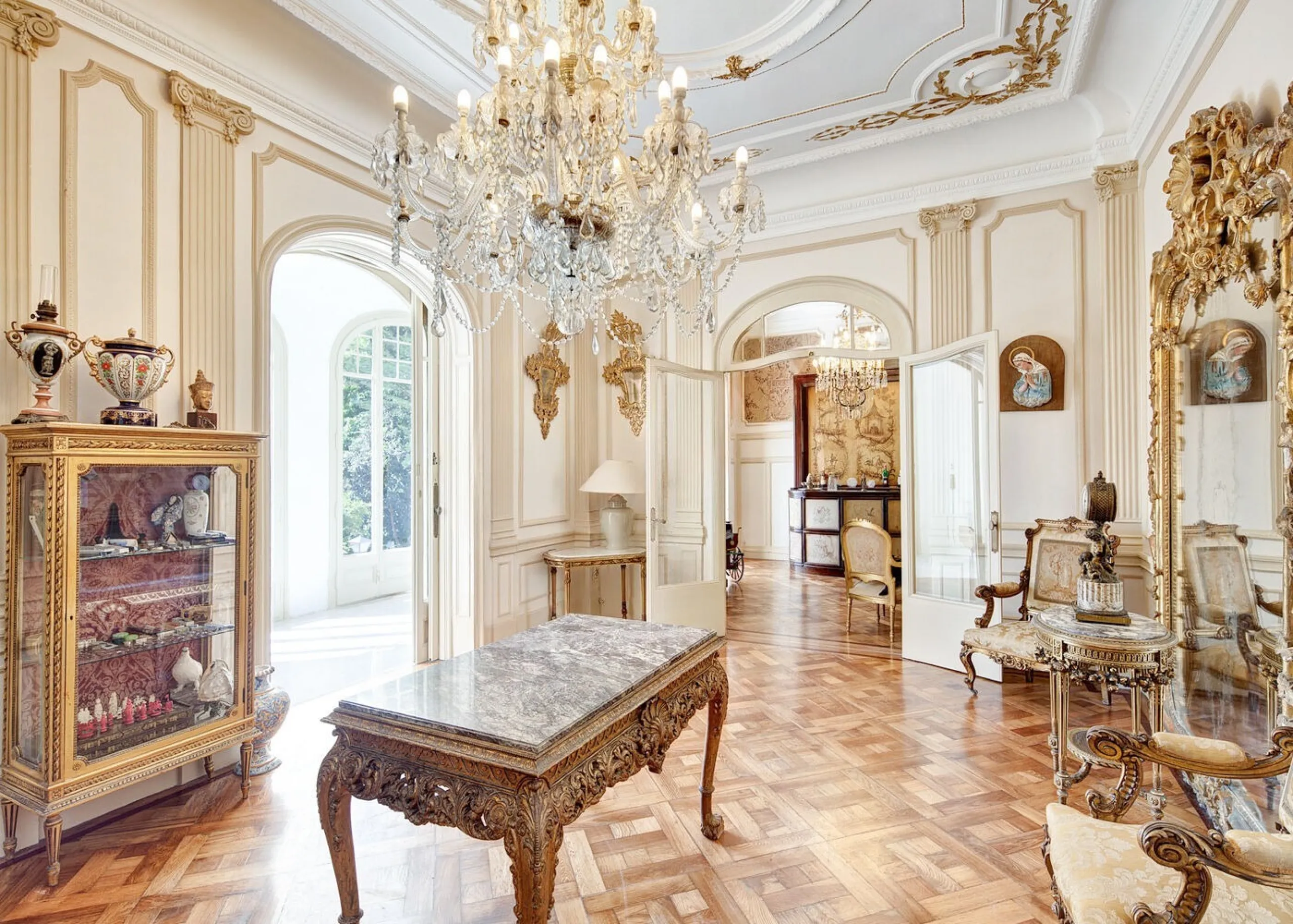 Exclusive Mansion with Garden, Pool and Guest House in Prestigious Pedralbes, Barcelona