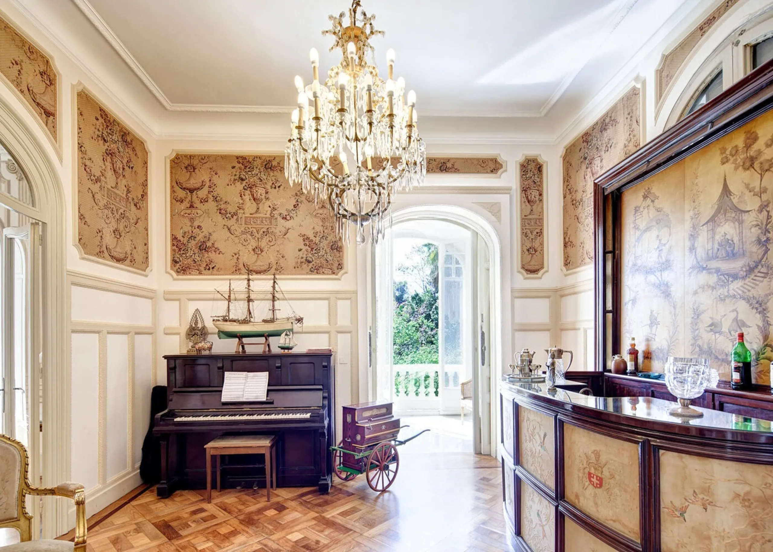 Exclusive Mansion with Garden, Pool and Guest House in Prestigious Pedralbes, Barcelona