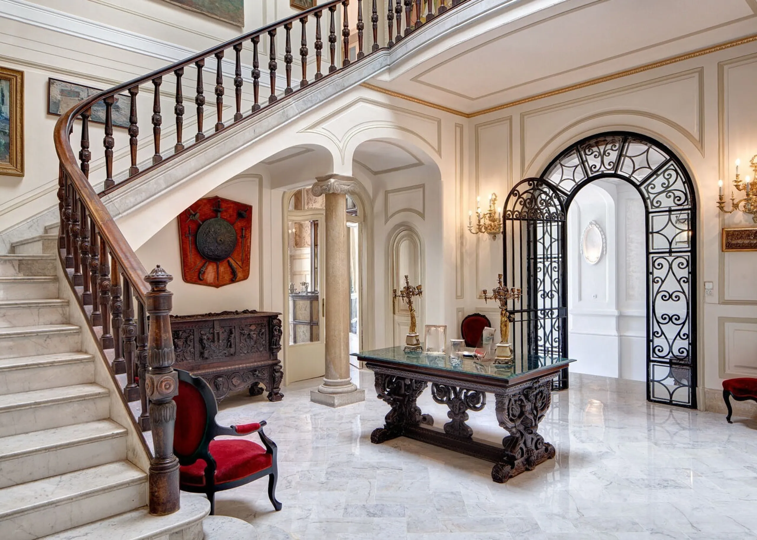 Exclusive Mansion with Garden, Pool and Guest House in Prestigious Pedralbes, Barcelona