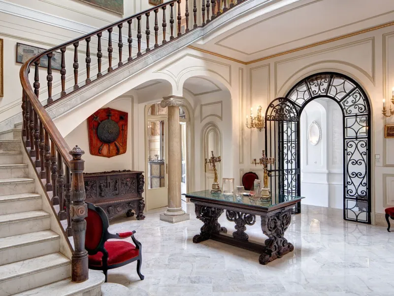 Exclusive Mansion with Garden, Pool and Guest House in Prestigious Pedralbes, Barcelona