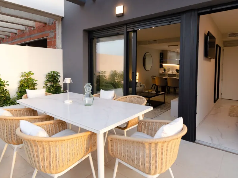 Moderne Wohnungen in einer natürlichen Umgebung zwischen Lagunen in Torrevieja, Alicante