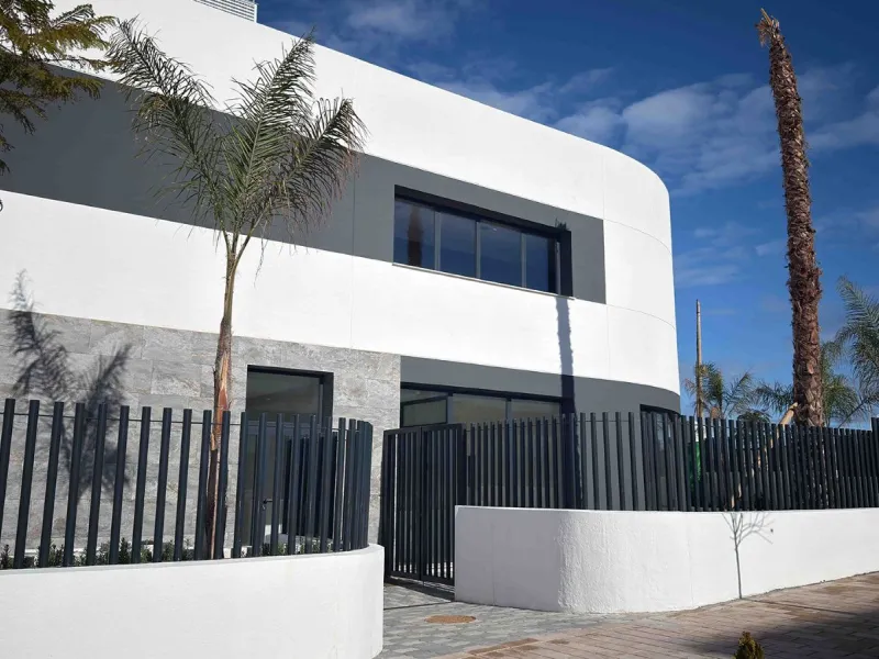 Moderne Wohnungen in einer natürlichen Umgebung zwischen Lagunen in Torrevieja, Alicante