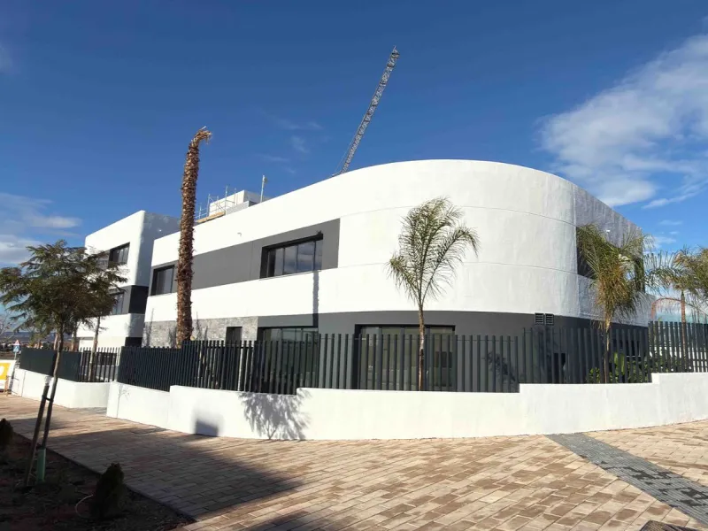 Moderne Wohnungen in einer natürlichen Umgebung zwischen Lagunen in Torrevieja, Alicante
