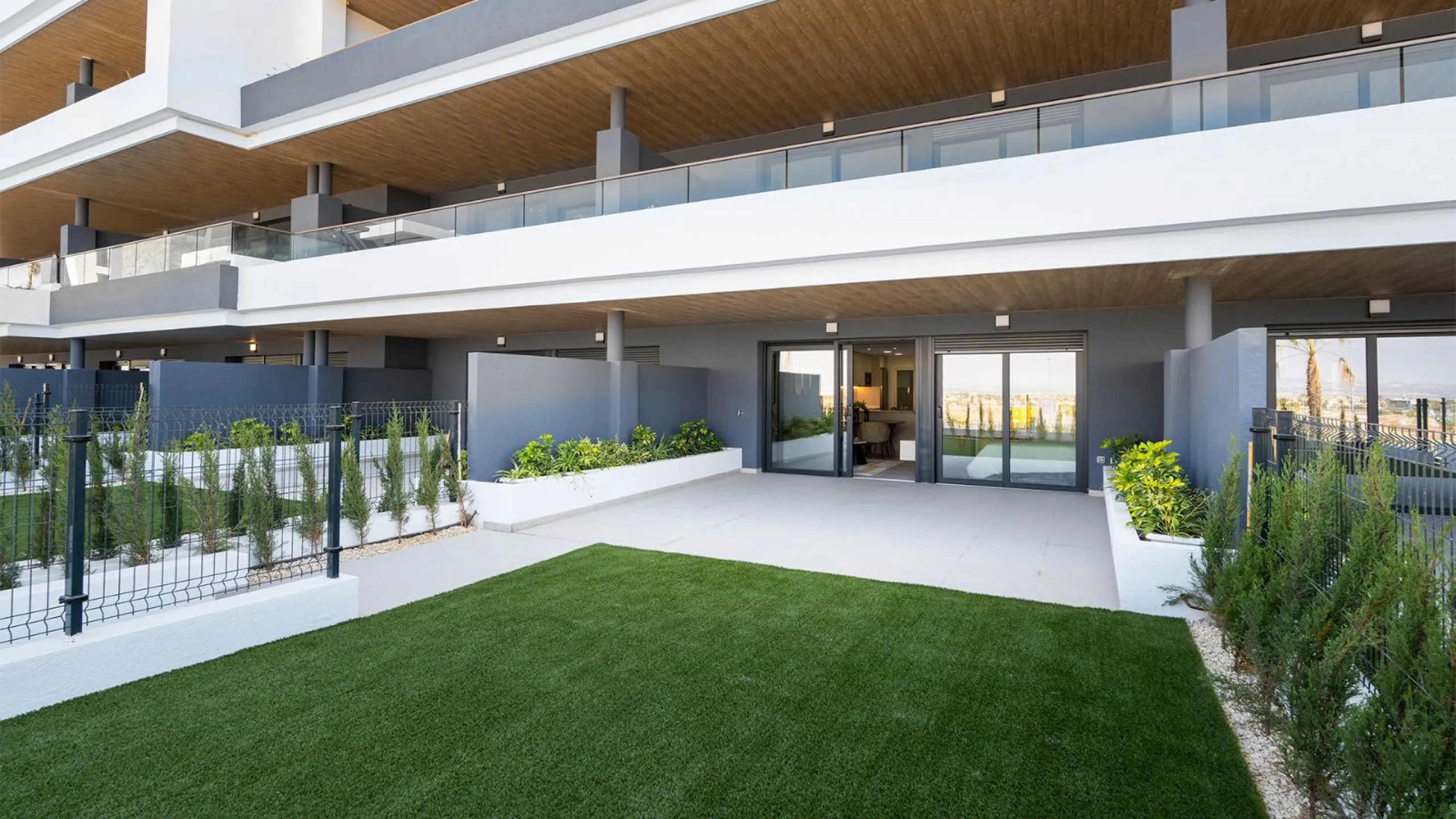Moderne Wohnungen in einer natürlichen Umgebung zwischen Lagunen in Torrevieja, Alicante