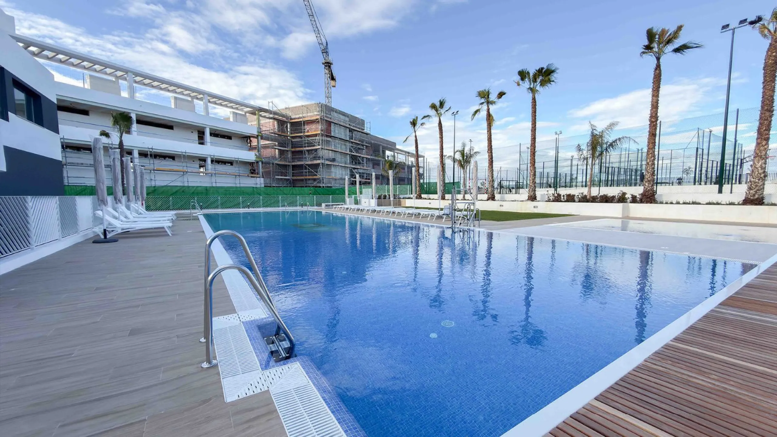 Moderne Wohnungen in einer natürlichen Umgebung zwischen Lagunen in Torrevieja, Alicante
