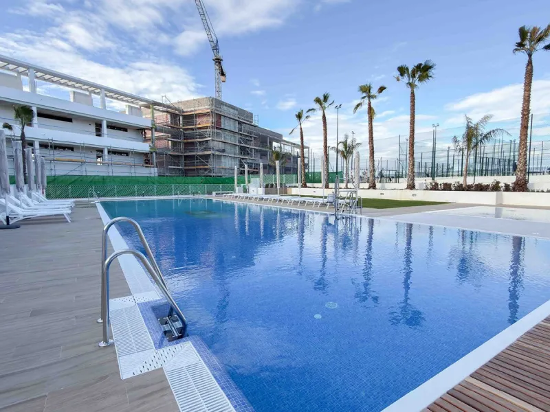 Moderne Wohnungen in einer natürlichen Umgebung zwischen Lagunen in Torrevieja, Alicante