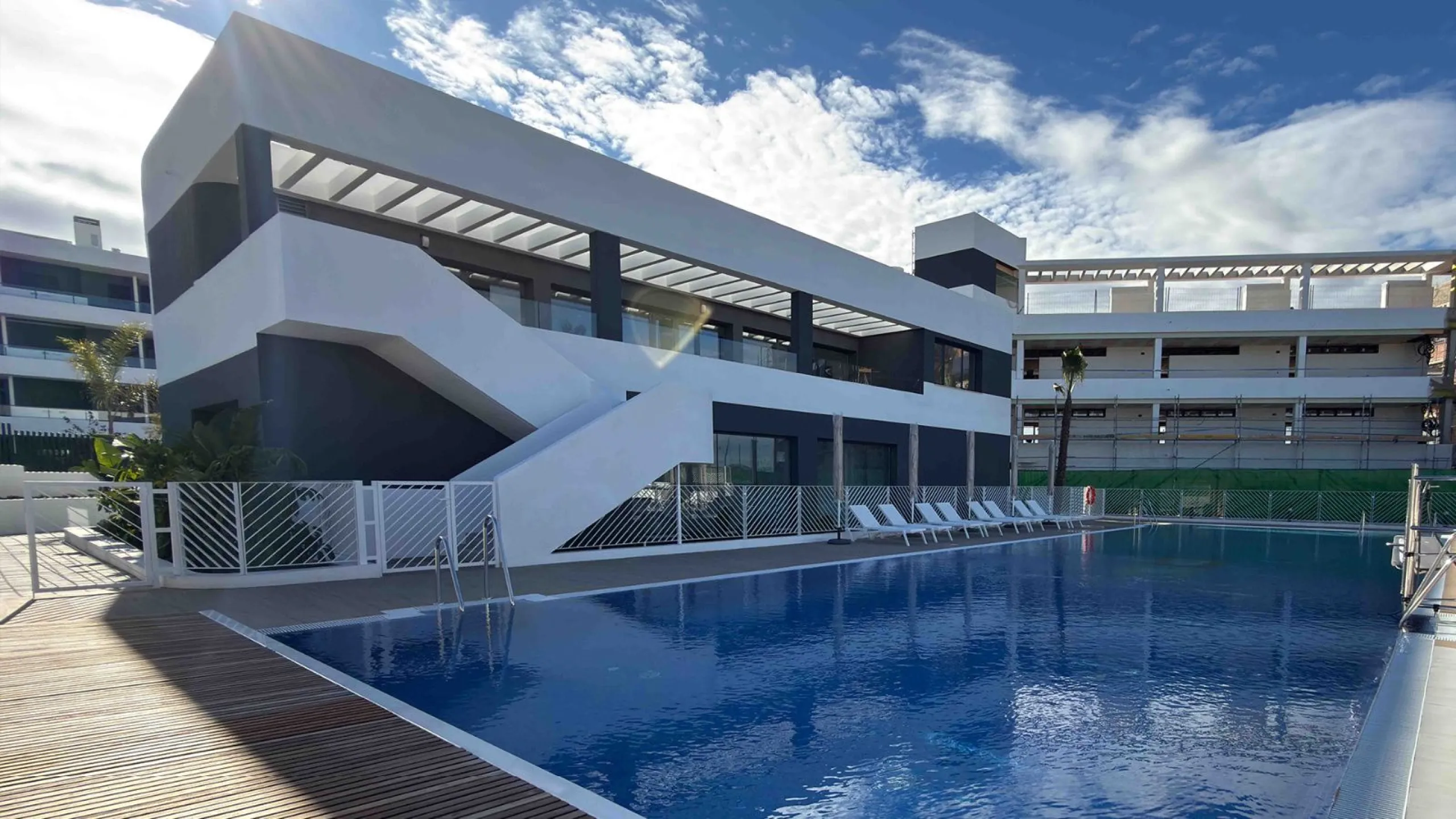 Moderne Wohnungen in einer natürlichen Umgebung zwischen Lagunen in Torrevieja, Alicante