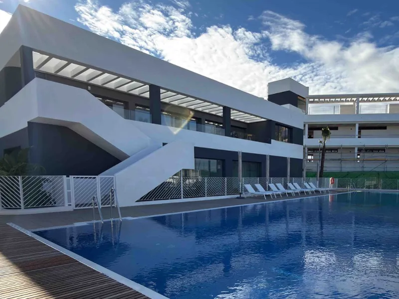 Moderne Wohnungen in einer natürlichen Umgebung zwischen Lagunen in Torrevieja, Alicante
