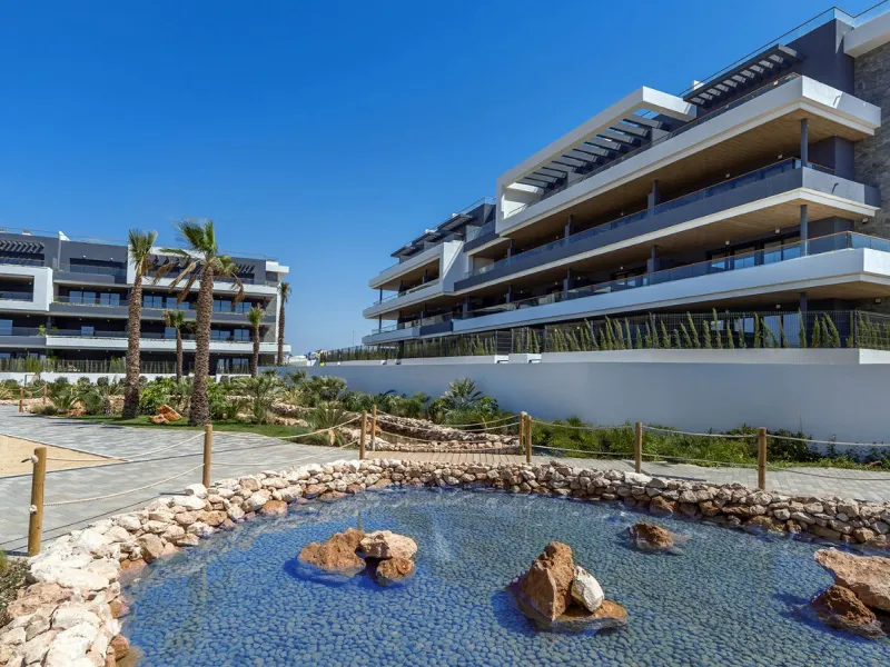 Moderne Wohnungen in einer natürlichen Umgebung zwischen Lagunen in Torrevieja, Alicante