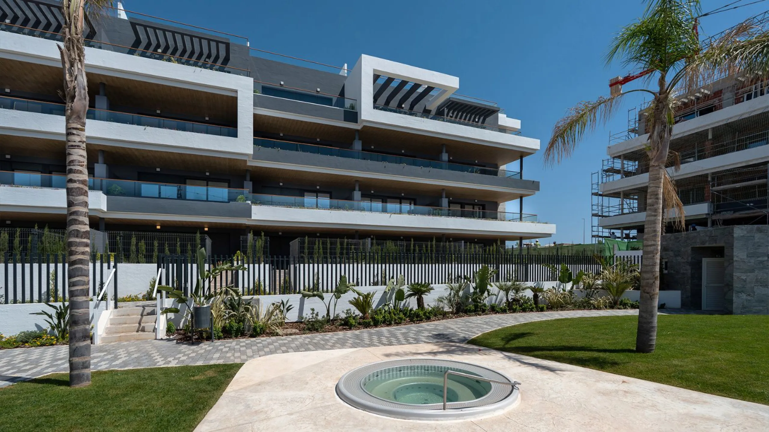 Moderne Wohnungen in einer natürlichen Umgebung zwischen Lagunen in Torrevieja, Alicante