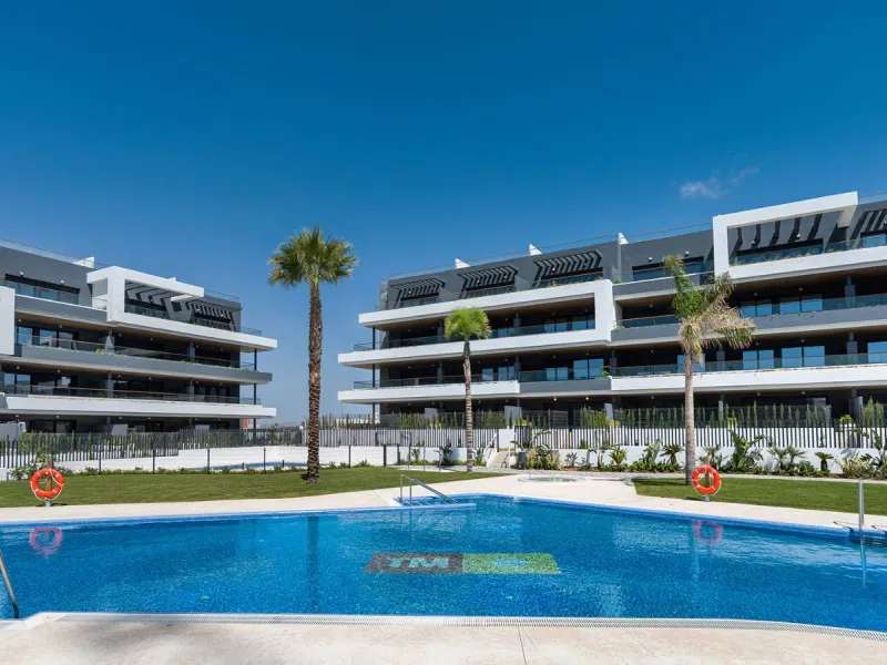 Moderne Wohnungen in einer natürlichen Umgebung zwischen Lagunen in Torrevieja, Alicante