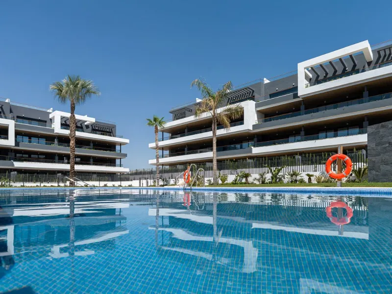 Moderne Wohnungen in einer natürlichen Umgebung zwischen Lagunen in Torrevieja, Alicante