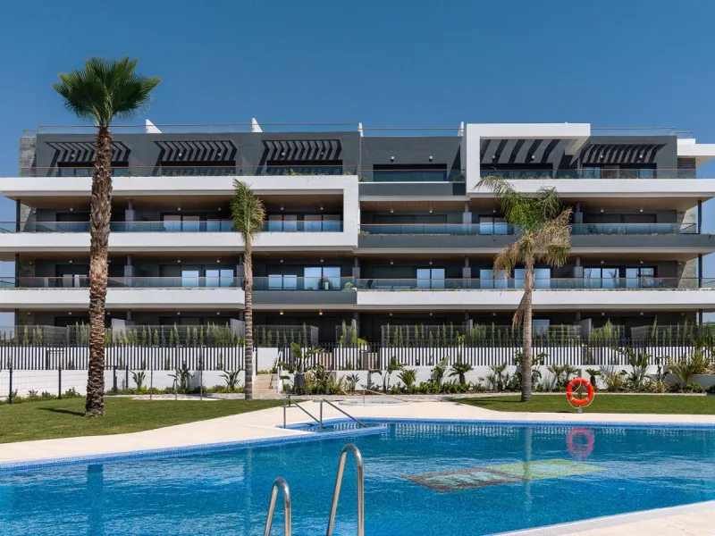Moderne Wohnungen in einer natürlichen Umgebung zwischen Lagunen in Torrevieja, Alicante