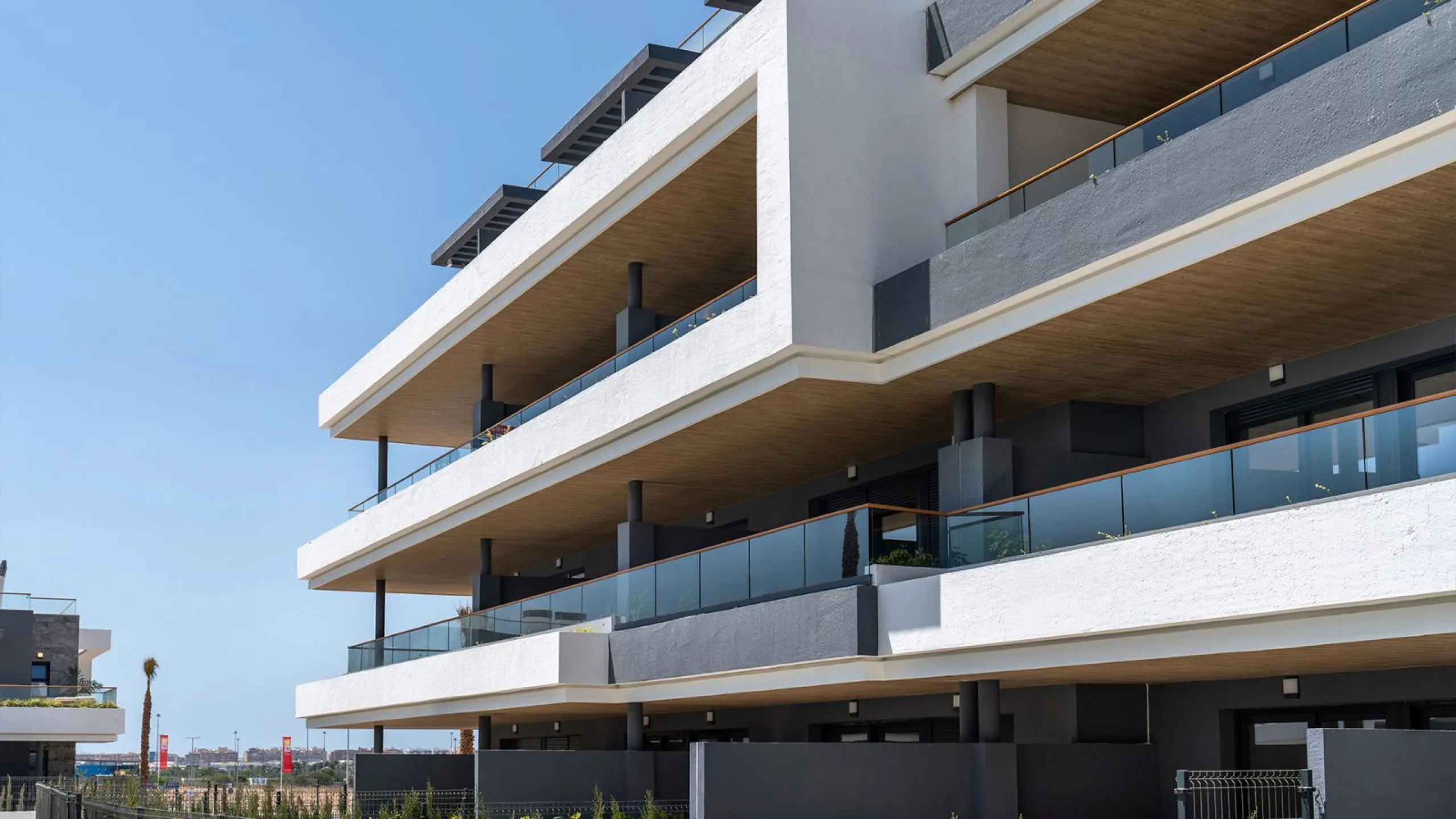 Moderne Wohnungen in einer natürlichen Umgebung zwischen Lagunen in Torrevieja, Alicante