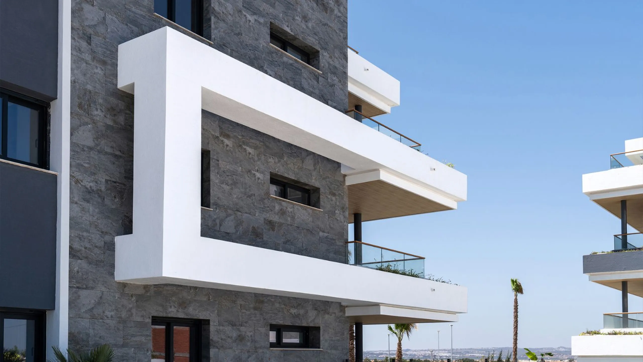 Moderne Wohnungen in einer natürlichen Umgebung zwischen Lagunen in Torrevieja, Alicante