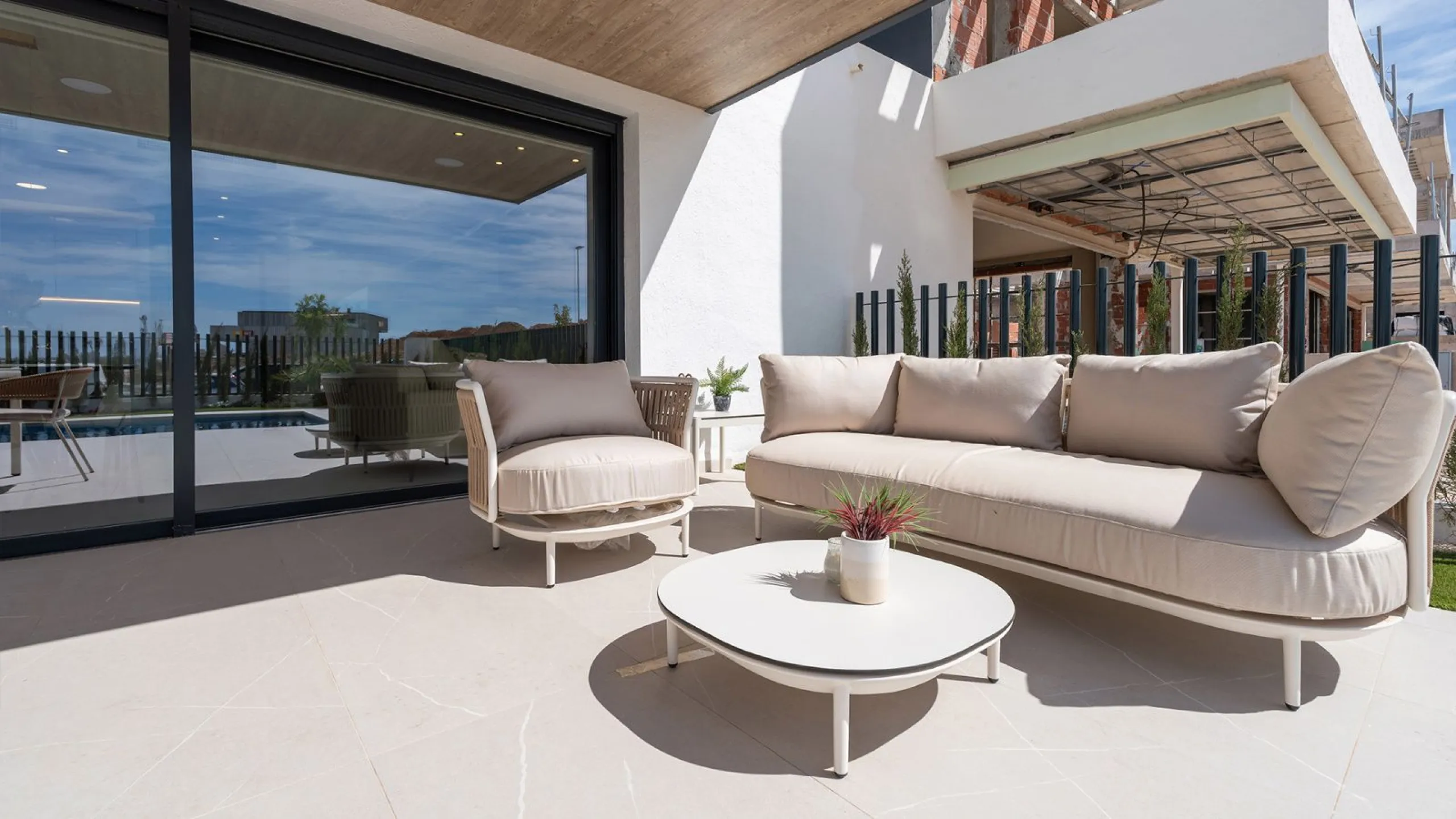 Moderne Wohnungen in einer natürlichen Umgebung zwischen Lagunen in Torrevieja, Alicante