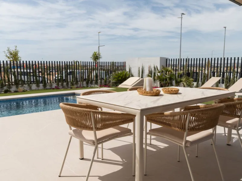 Moderne Wohnungen in einer natürlichen Umgebung zwischen Lagunen in Torrevieja, Alicante