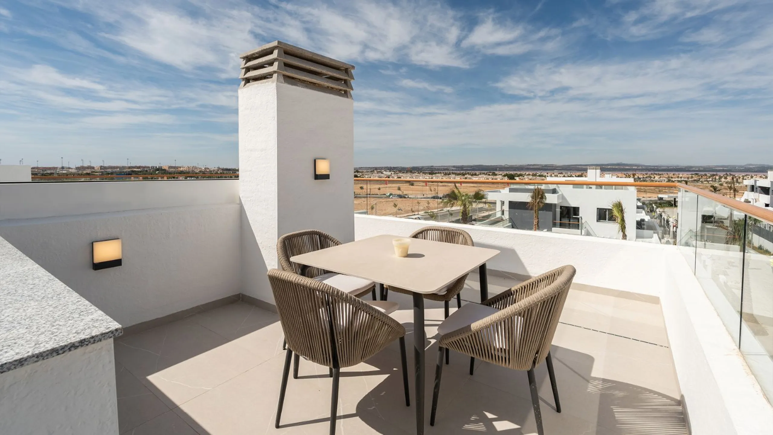 Moderne Wohnungen in einer natürlichen Umgebung zwischen Lagunen in Torrevieja, Alicante
