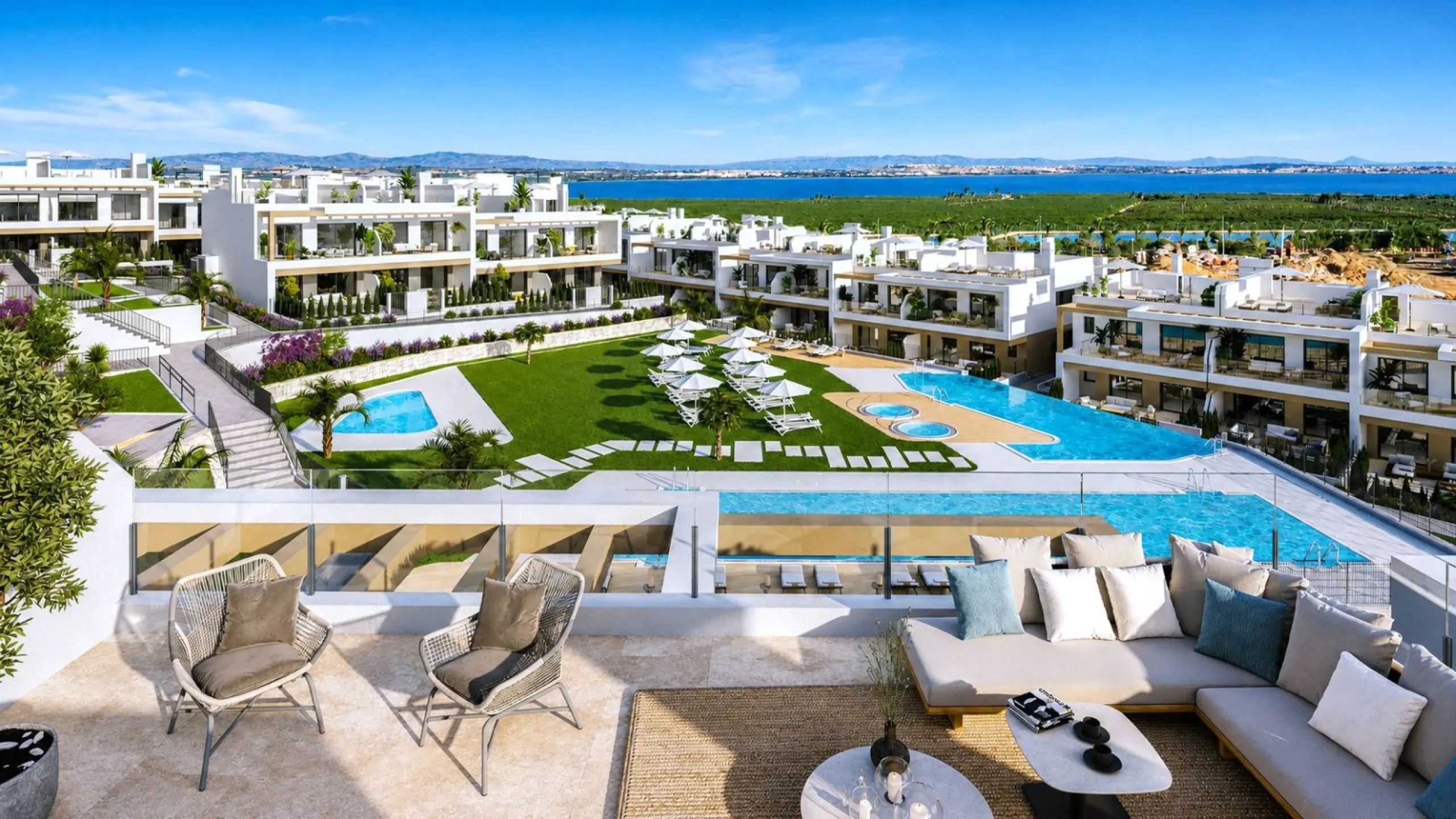 Modernos apartamentos en un entorno tranquilo junto a la Laguna Rosa en Torrevieja, Alicante