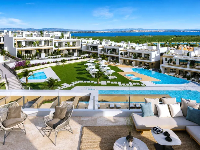 Modernos apartamentos en un entorno tranquilo junto a la Laguna Rosa en Torrevieja, Alicante