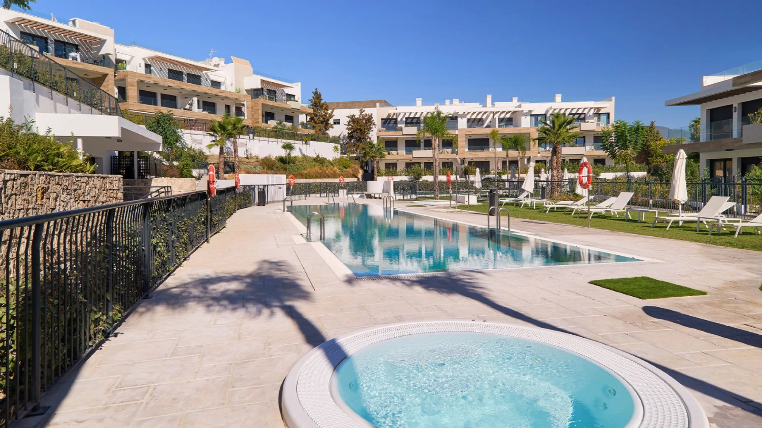 Moderno apartamento en el Triángulo de Oro de la Costa del Sol en Estepona, Málaga