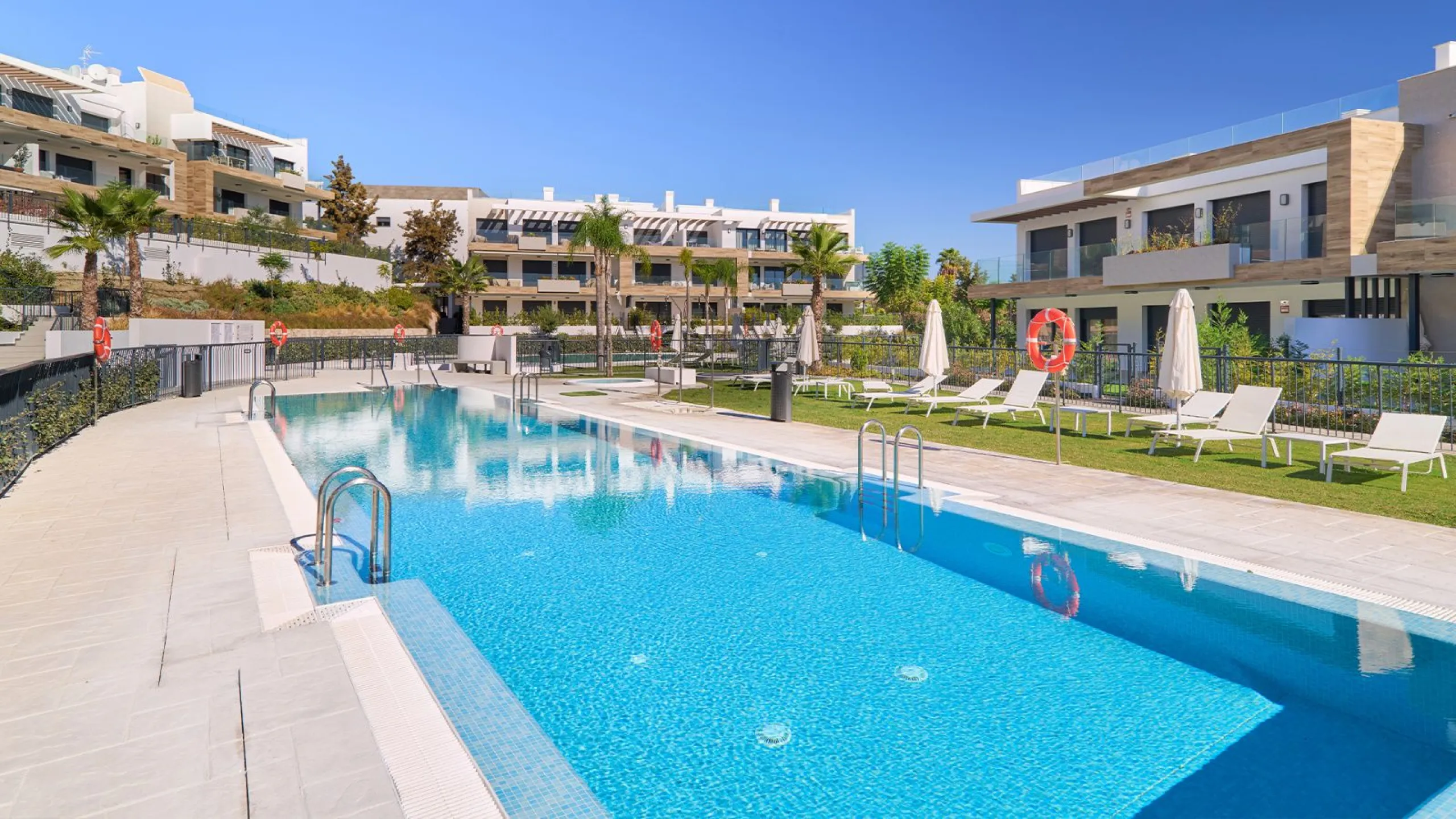 Moderno apartamento en el Triángulo de Oro de la Costa del Sol en Estepona, Málaga