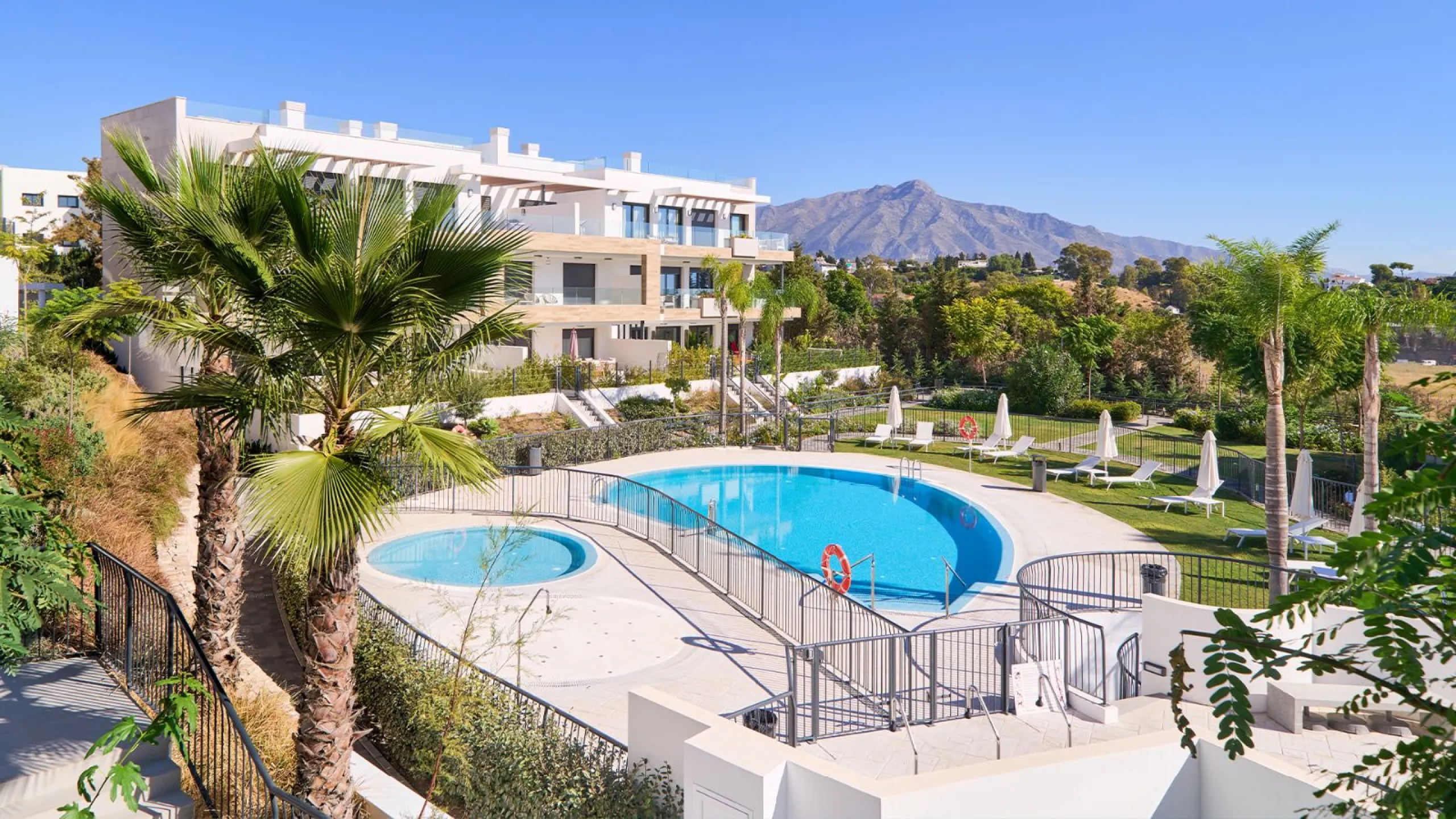 Moderno apartamento en el Triángulo de Oro de la Costa del Sol en Estepona, Málaga