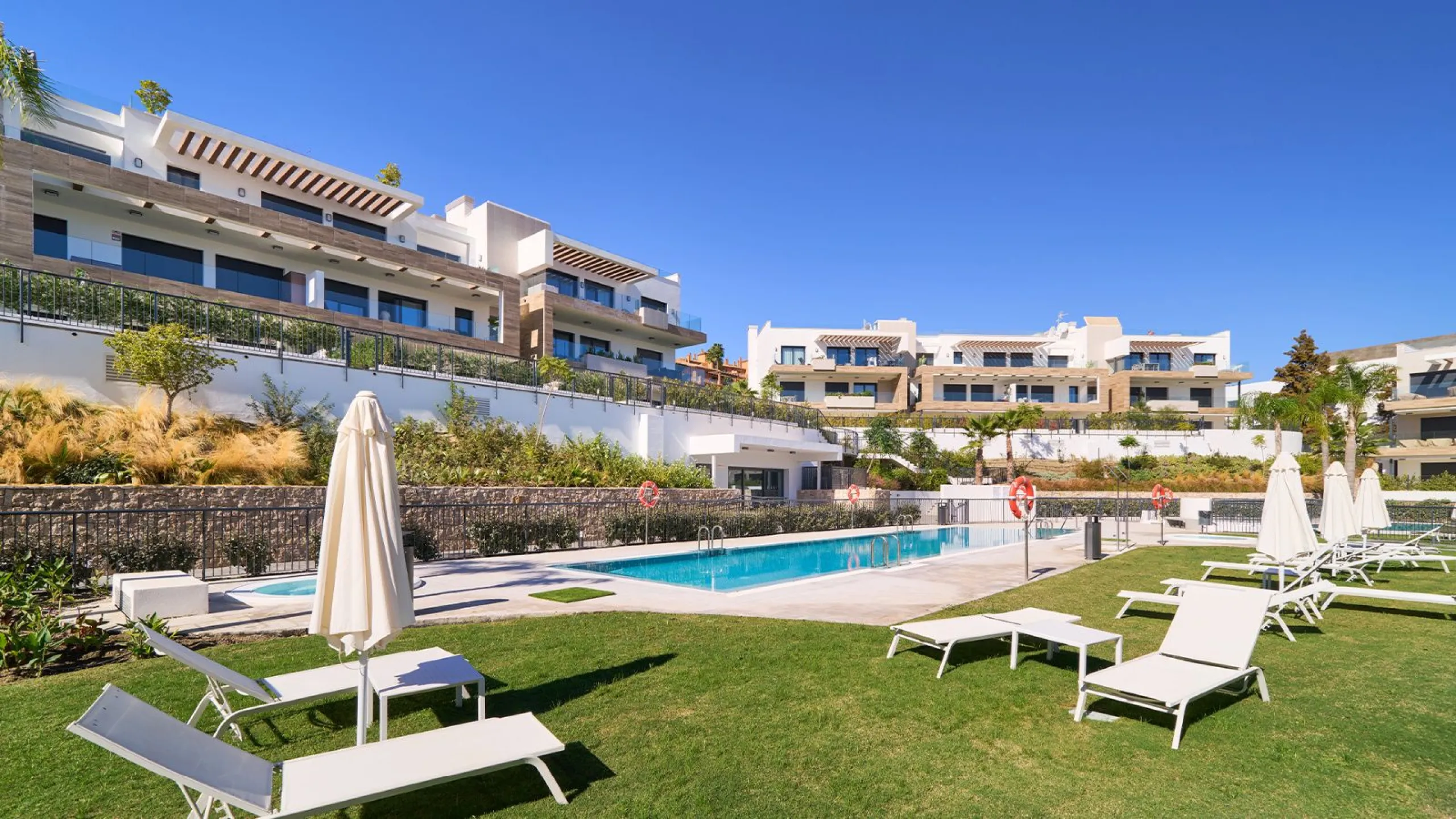 Moderno apartamento en el Triángulo de Oro de la Costa del Sol en Estepona, Málaga