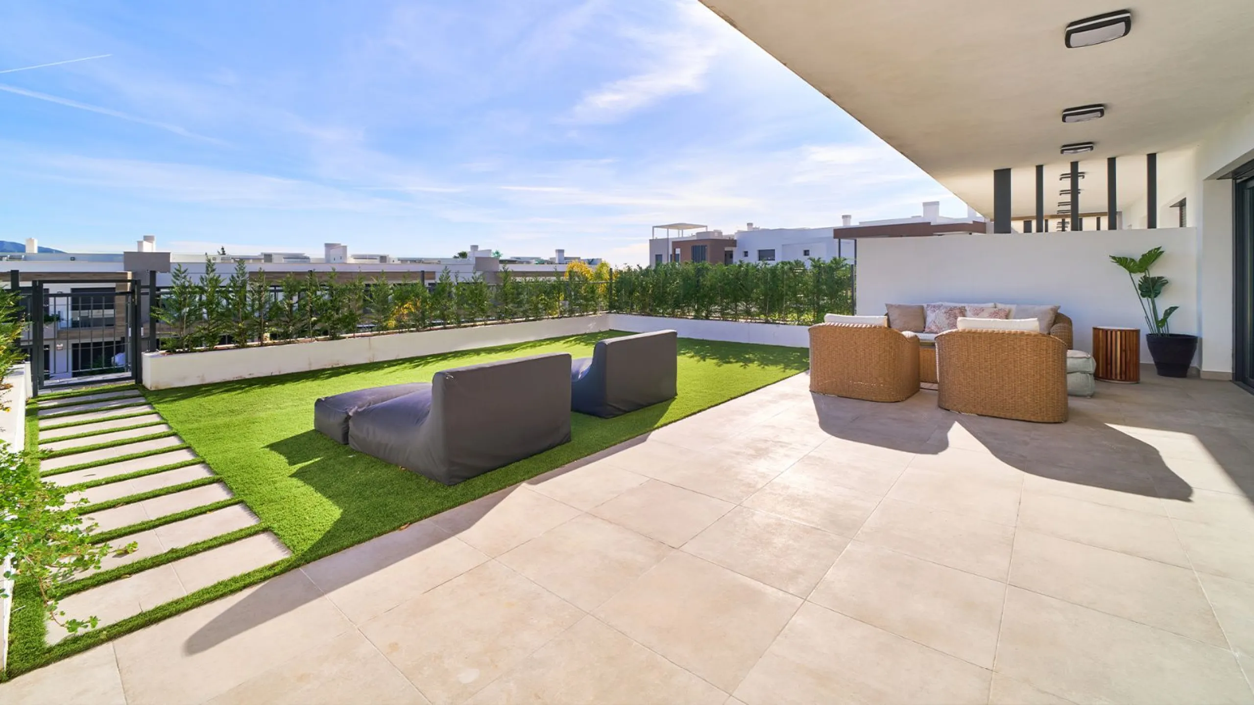 Moderno apartamento en el Triángulo de Oro de la Costa del Sol en Estepona, Málaga