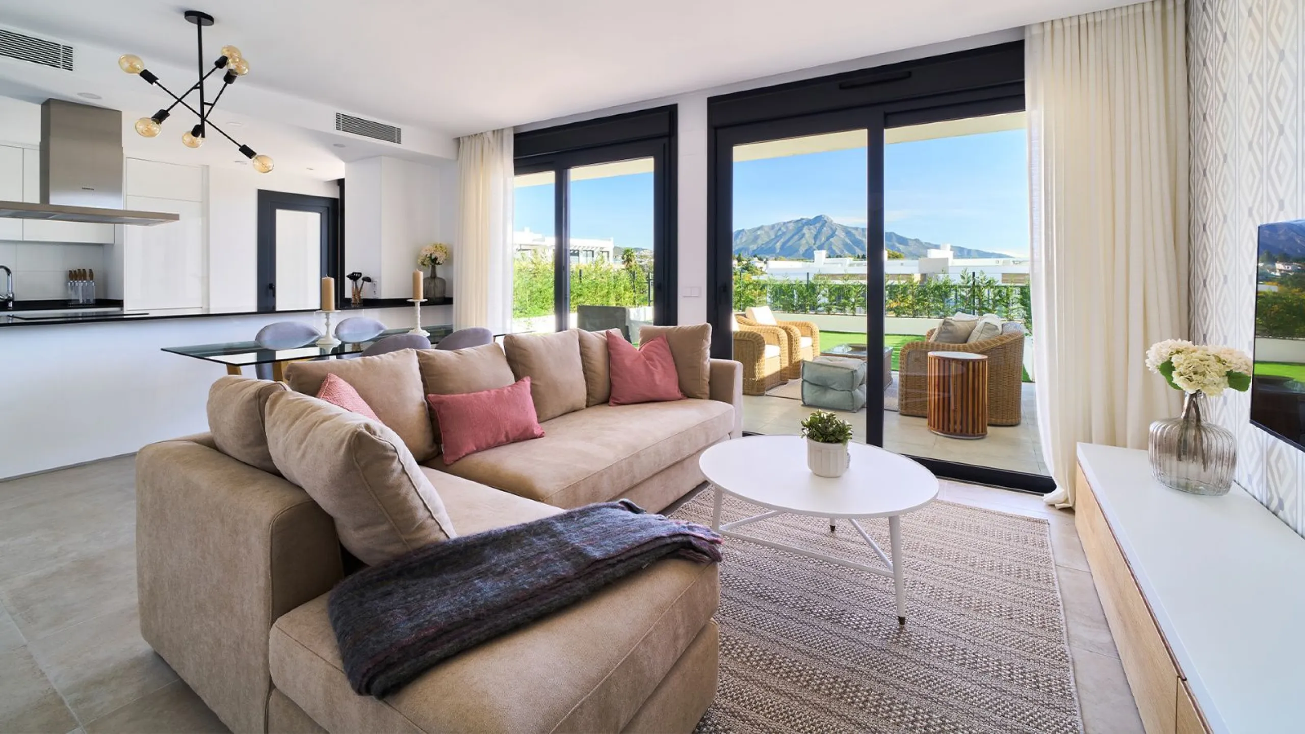 Moderno apartamento en el Triángulo de Oro de la Costa del Sol en Estepona, Málaga