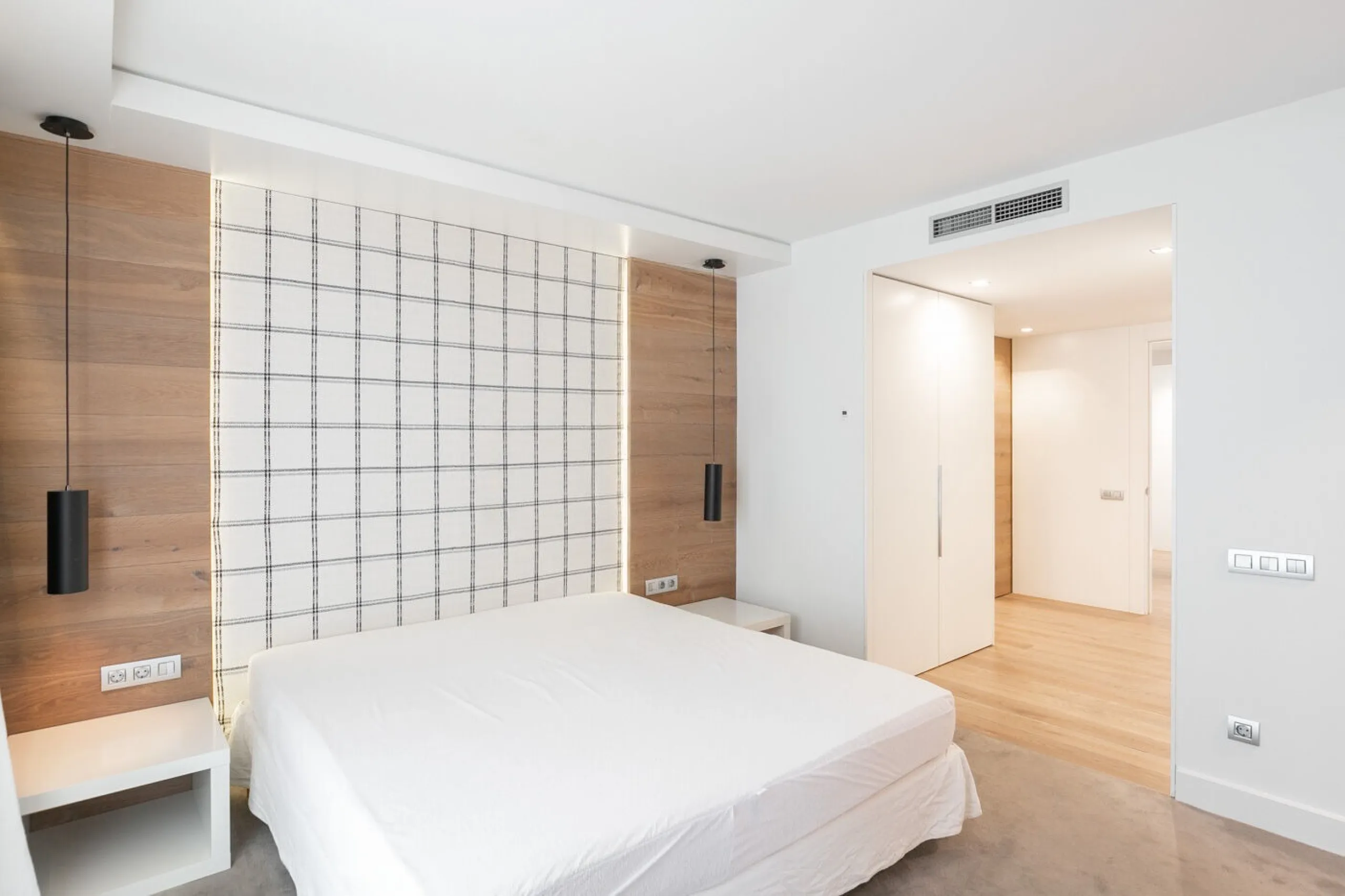 Designer Duplex Penthouse with Panoramic Views and Terraces in Les Tres Torres, Barcelona