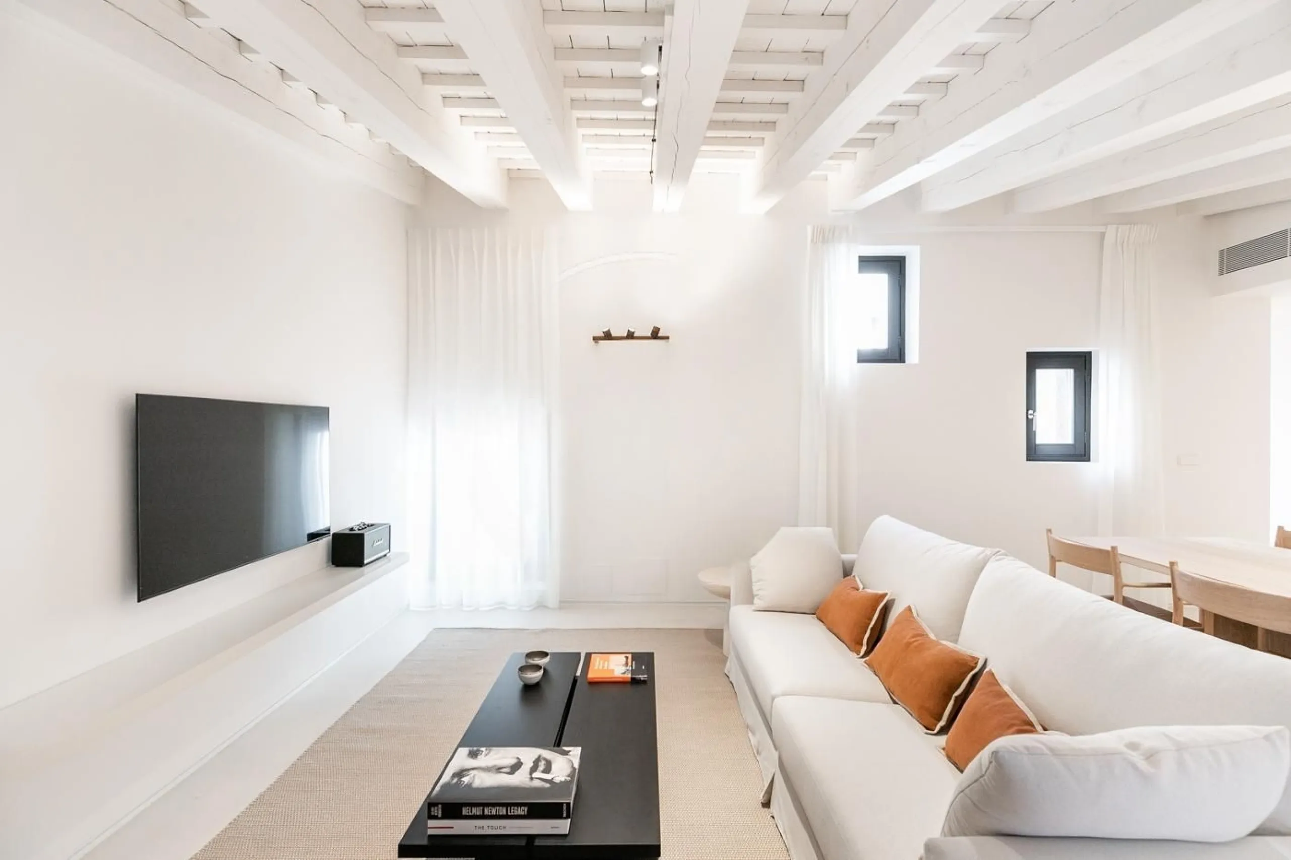 Luxury Furnished 2-Bedroom Apartment in the Gothic Quarter, Barcelona