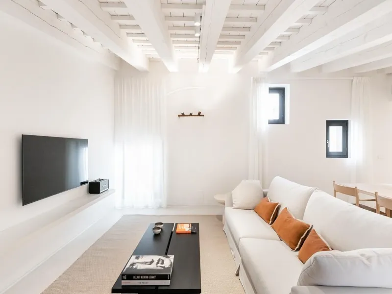 Luxury Furnished 2-Bedroom Apartment in the Gothic Quarter, Barcelona