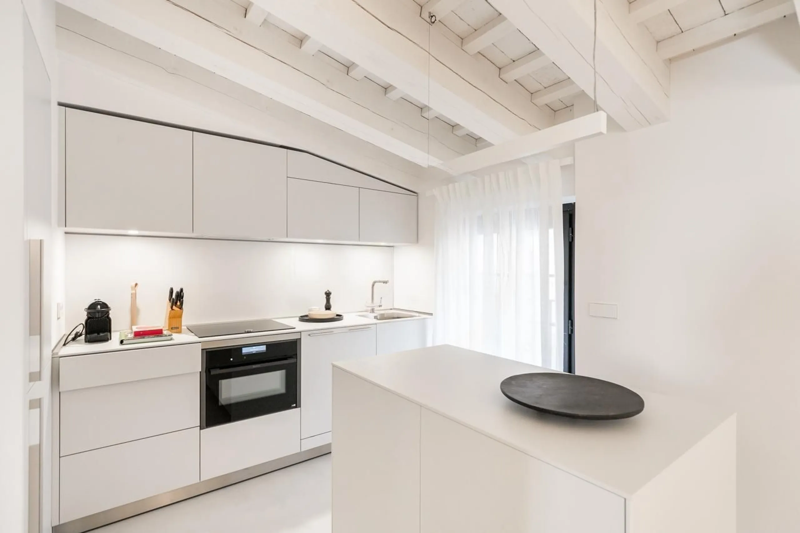Luxury Furnished 2-Bedroom Apartment in the Gothic Quarter, Barcelona