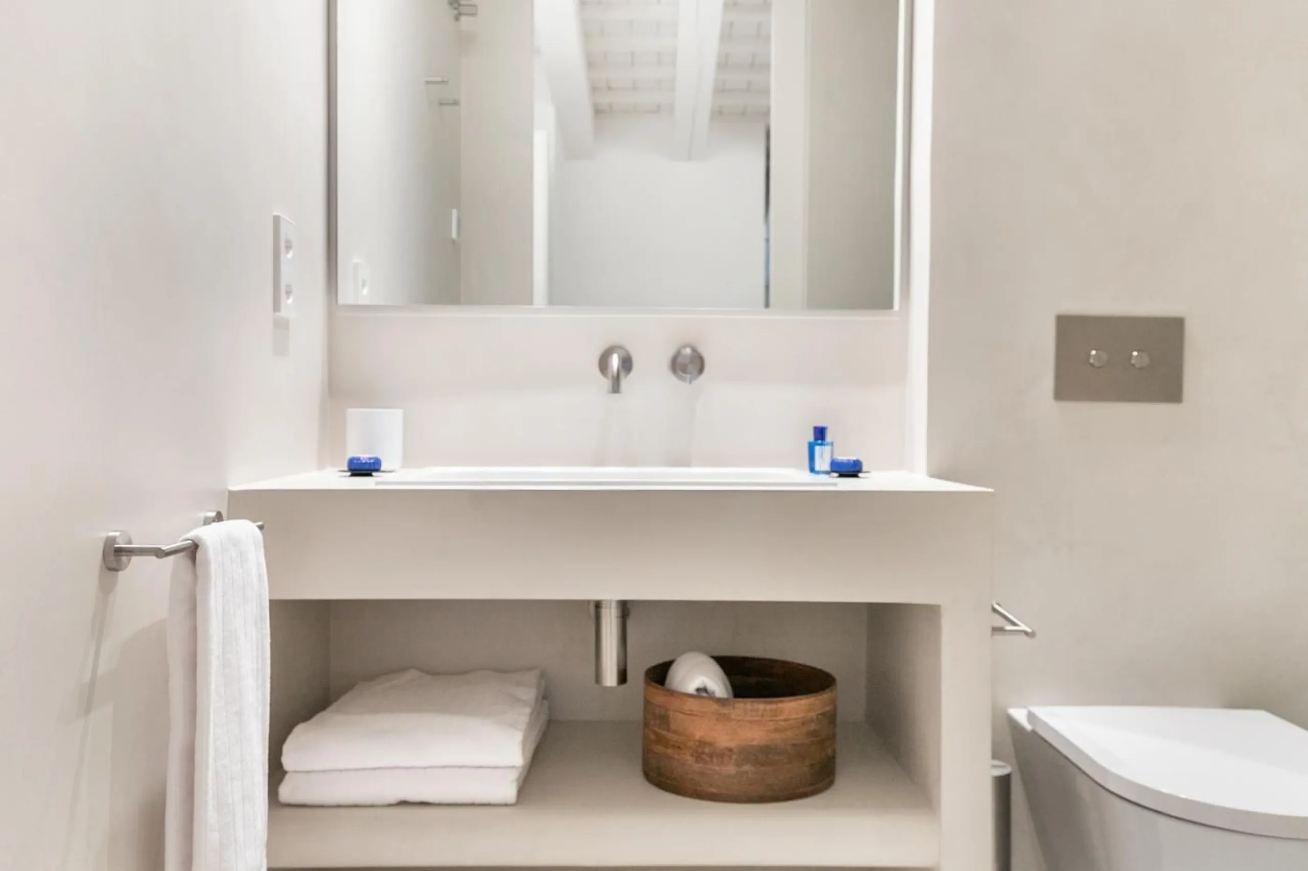 Luxury Furnished 2-Bedroom Apartment in the Gothic Quarter, Barcelona