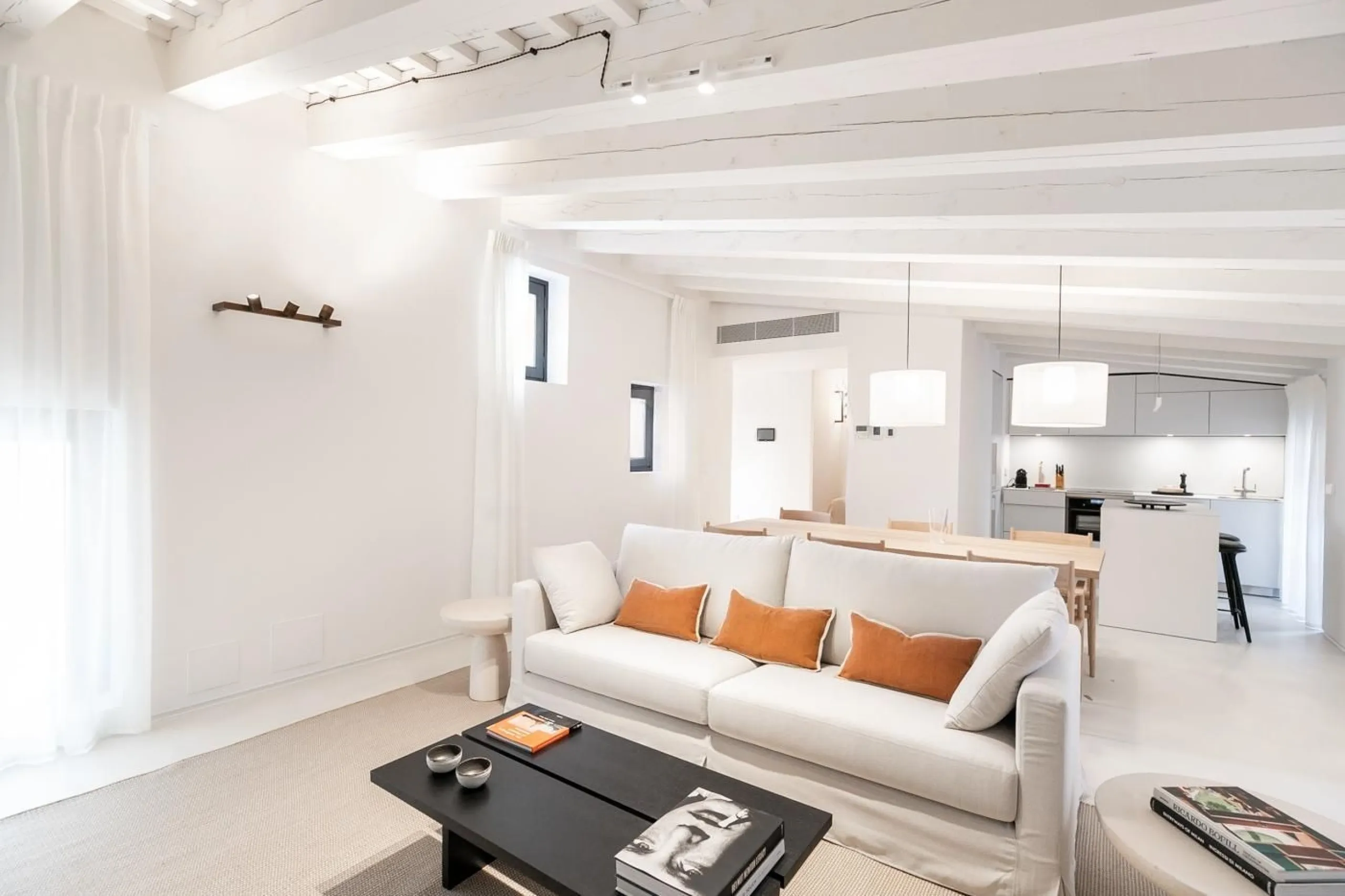Luxury Furnished 2-Bedroom Apartment in the Gothic Quarter, Barcelona