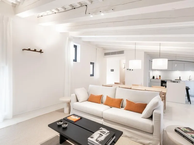 Luxury Furnished 2-Bedroom Apartment in the Gothic Quarter, Barcelona