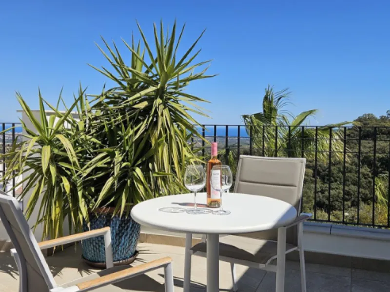 Apartment - Penthouse в продаже в Marbella, Málaga. В доме 3 спален и 2 ванных комнат. Площадь дома 114 м²