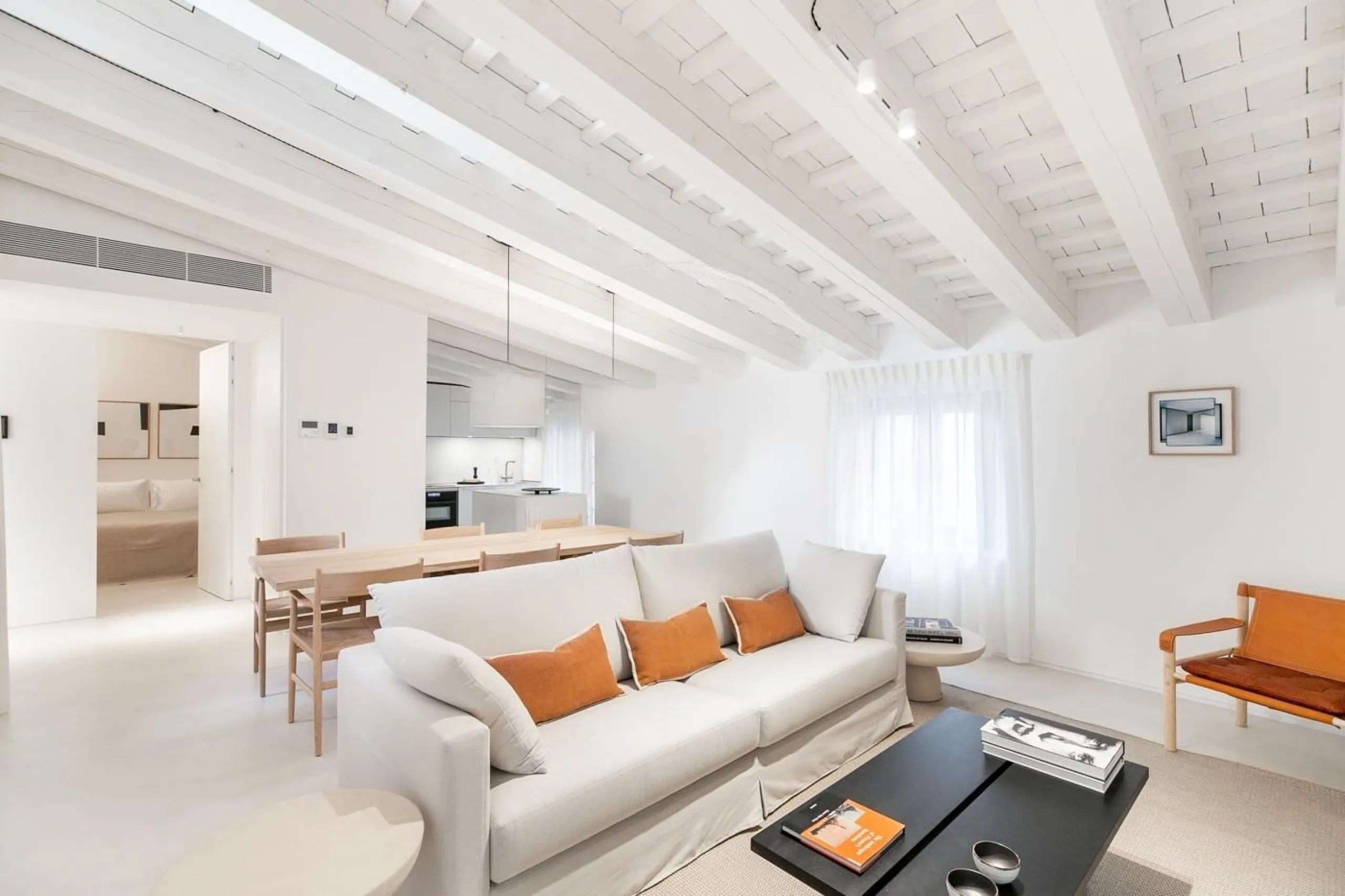 Luxury Furnished 2-Bedroom Apartment in the Gothic Quarter, Barcelona